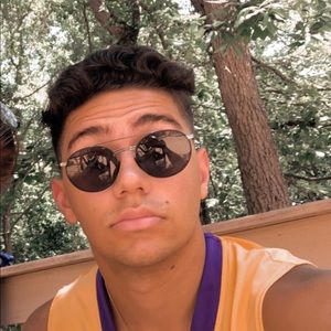 Meet your Posher, Carson